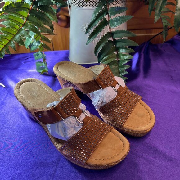 ๐easy Street Comfy 3 inch high Heels Slide Sandals with Adjustable Straps - Picture 4 of 16